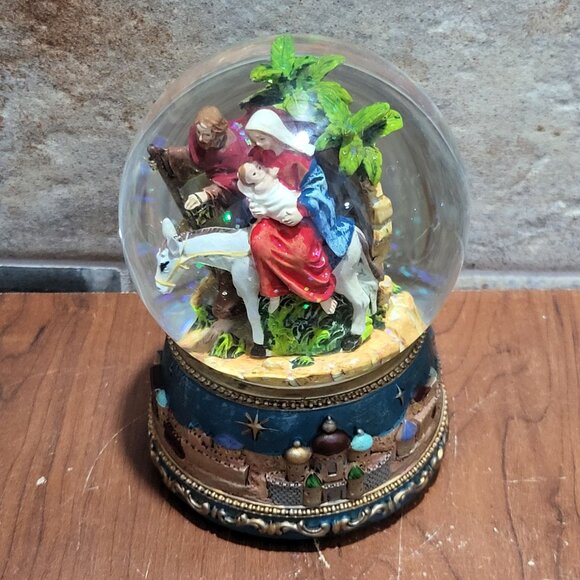 Nativity Scene Water Globe Music Box Plays Silent Night - Picture 7 of 10